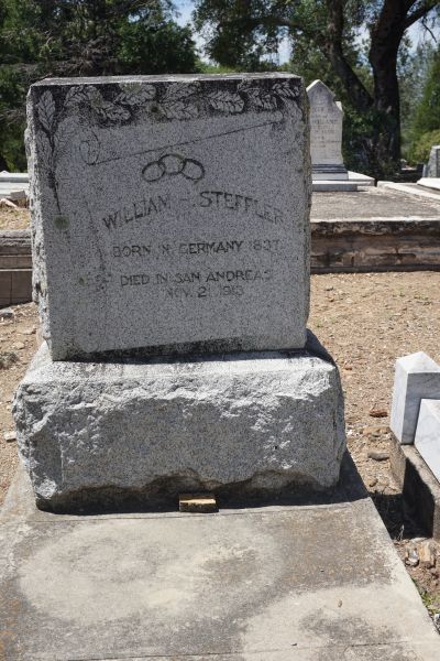 [Picture of William Steffer grave]